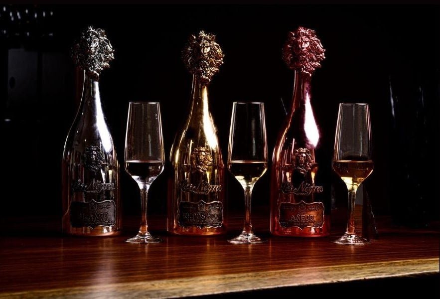 Discover the Elegance of Los Négros Organic Tequila