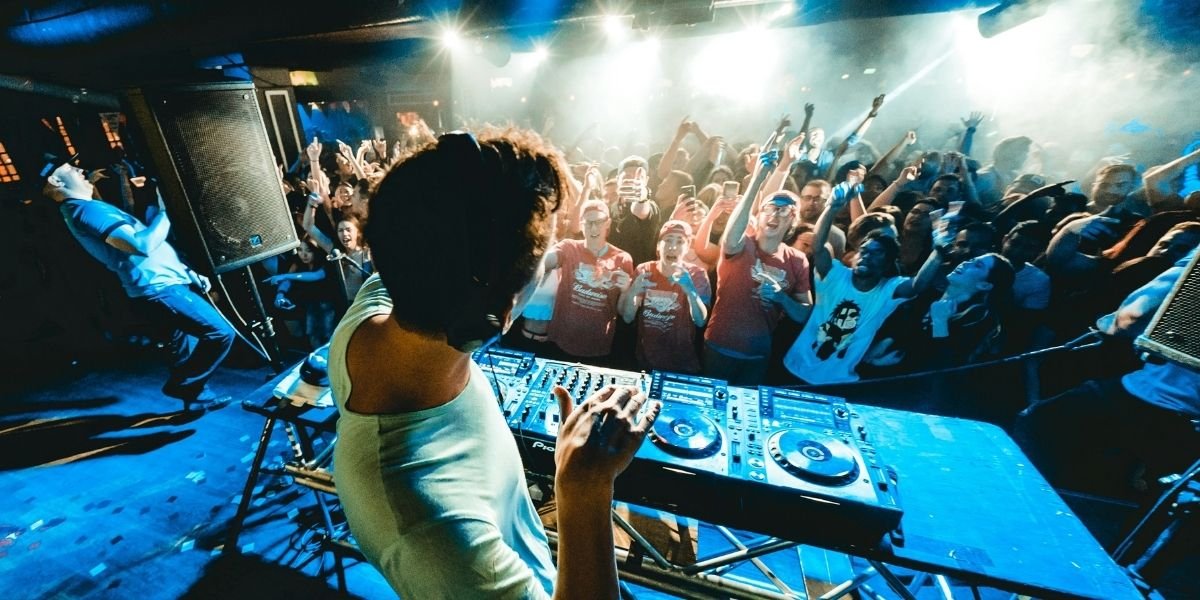 How Clubbing Brings House and Trance to Life