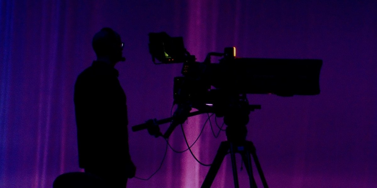 From Darkness to Spotlight: How Stage Directors Shape the Show