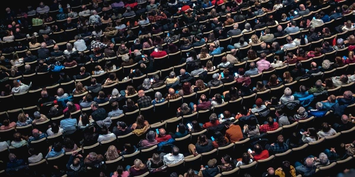 Hollywood's Year-End Strategy: Why Back-to-Back Blockbuster Premieres Are the New Cultural 'Event'