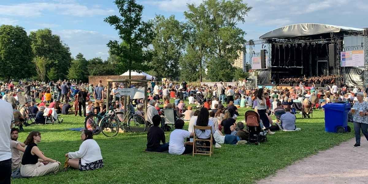 Justin Bieber Plays Surprise Set at L.A.’s MacArthur Park
