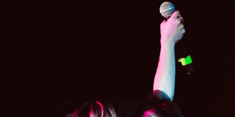 Kelly Clarkson Ends Talk Show With ‘Golden’ as New Music Era Takes Shape